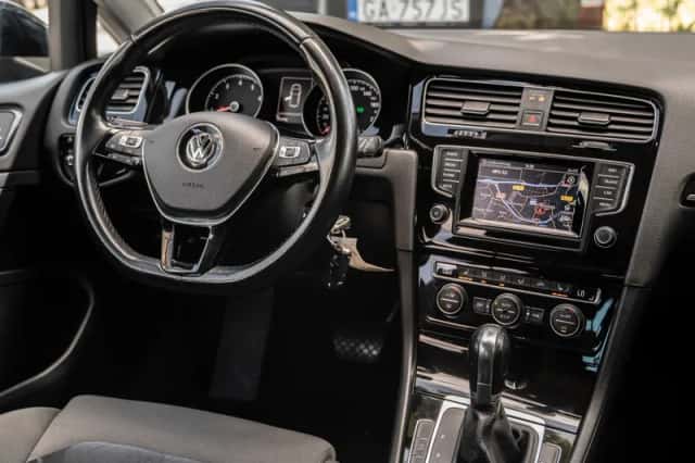 Volkswagen Golf (2014) thumbnail 2