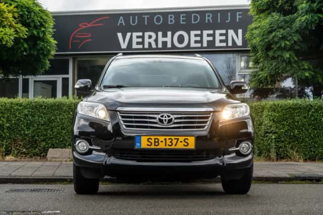 Toyota RAV4 (2011) thumbnail 4