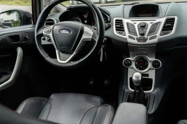 Ford Fiesta (2009) thumbnail 2