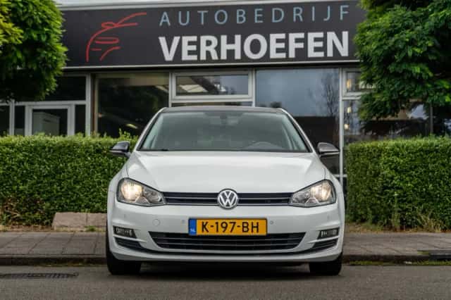 Volkswagen Golf (2015) thumbnail 4