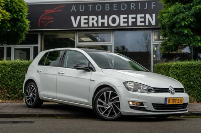 Volkswagen Golf (2015) thumbnail 5