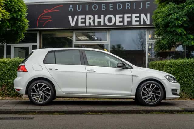 Volkswagen Golf (2015) thumbnail 6