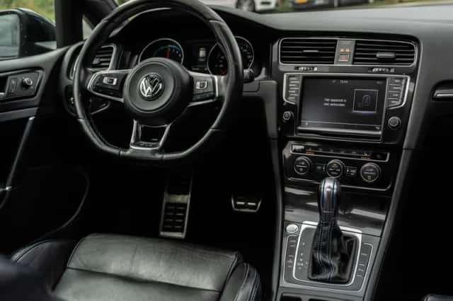 Volkswagen Golf (2015) thumbnail 2