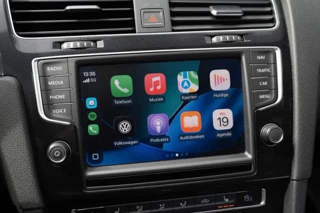 Volkswagen Golf (2015) thumbnail 3