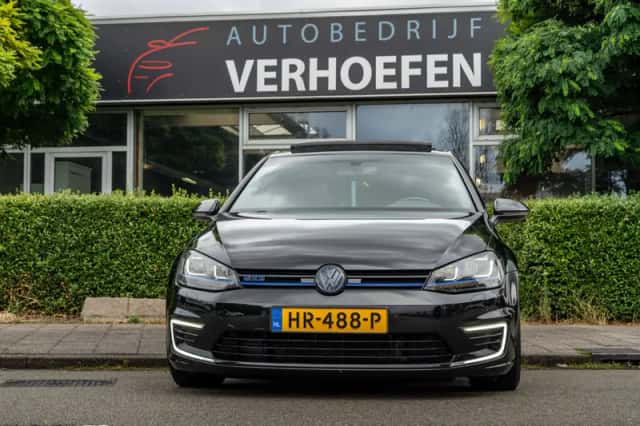 Volkswagen Golf (2015) thumbnail 5