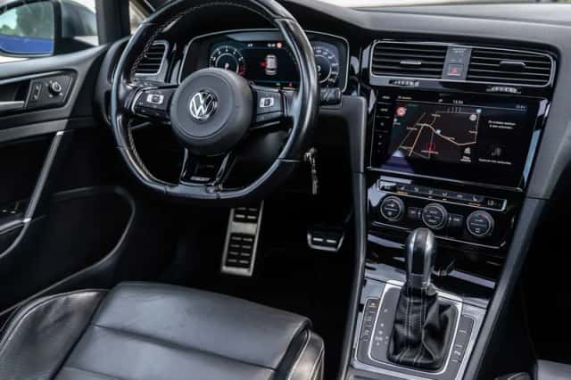 Volkswagen Golf (2017) thumbnail 2
