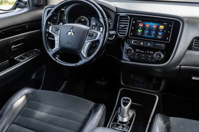 Mitsubishi Outlander (2018) thumbnail 2