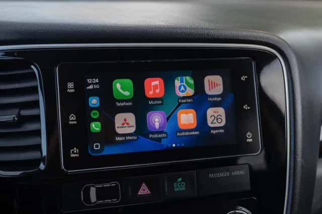 Mitsubishi Outlander (2018) thumbnail 3