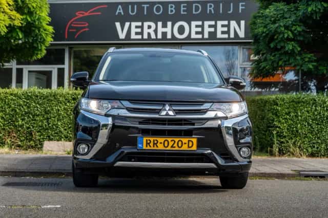 Mitsubishi Outlander (2018) thumbnail 4