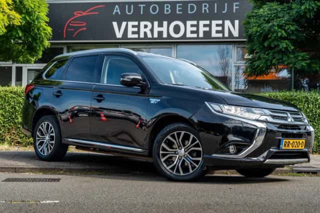 Mitsubishi Outlander (2018) thumbnail 5