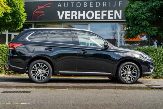 Mitsubishi Outlander (2018) thumbnail 6