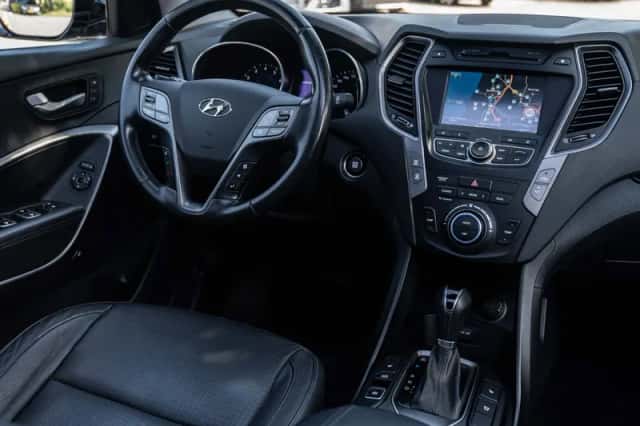 Hyundai Santa Fe (2012) thumbnail 2