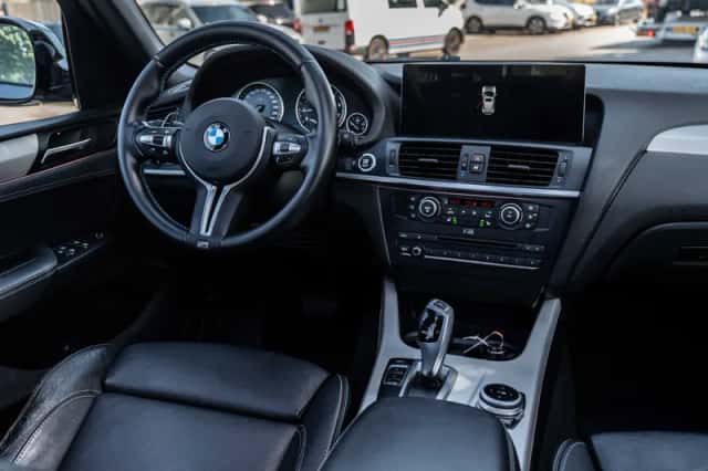 BMW X3 (2012) thumbnail 2