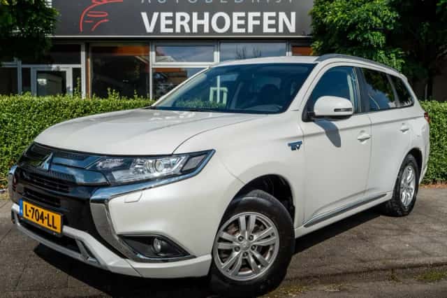 Mitsubishi Outlander (2021) thumbnail 1