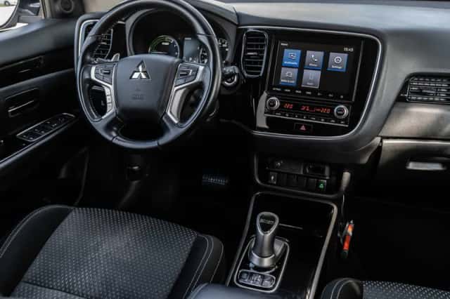 Mitsubishi Outlander (2021) thumbnail 2