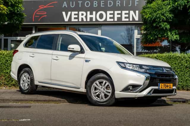 Mitsubishi Outlander (2021) thumbnail 5