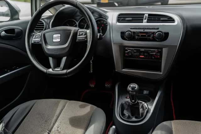 SEAT Leon (2010) thumbnail 2