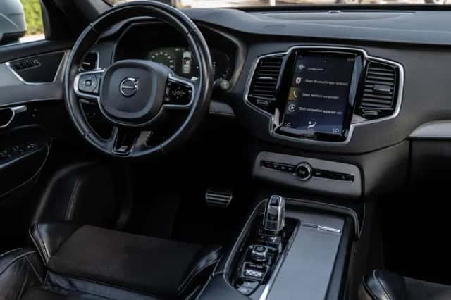 Volvo XC90 (2018) thumbnail 2