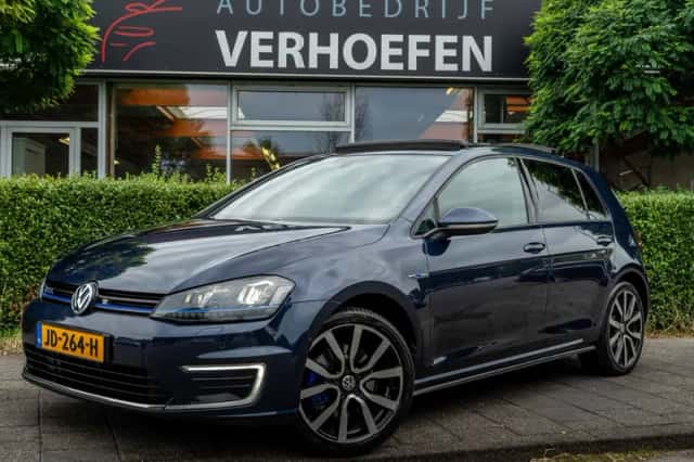 Volkswagen Golf (2015) thumbnail 1