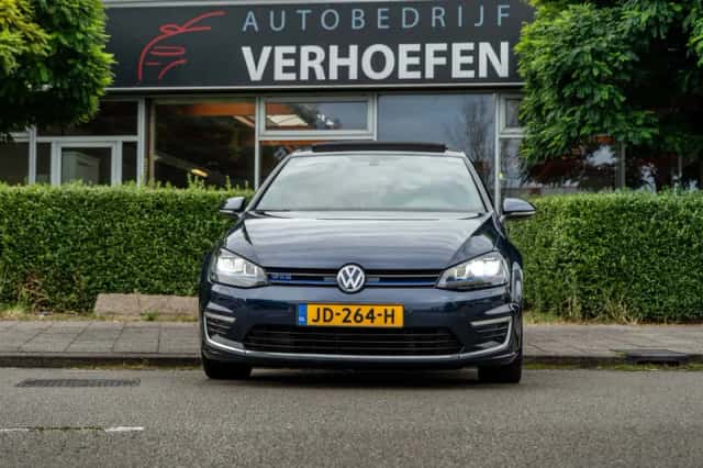 Volkswagen Golf (2015) thumbnail 5