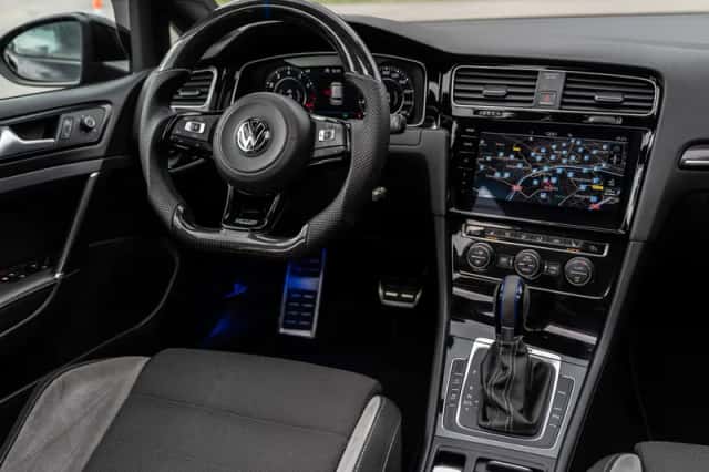 Volkswagen Golf (2015) thumbnail 2