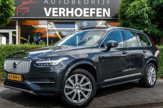 Volvo XC90 (2016) thumbnail 1