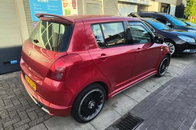 Suzuki Swift (2005) thumbnail 5