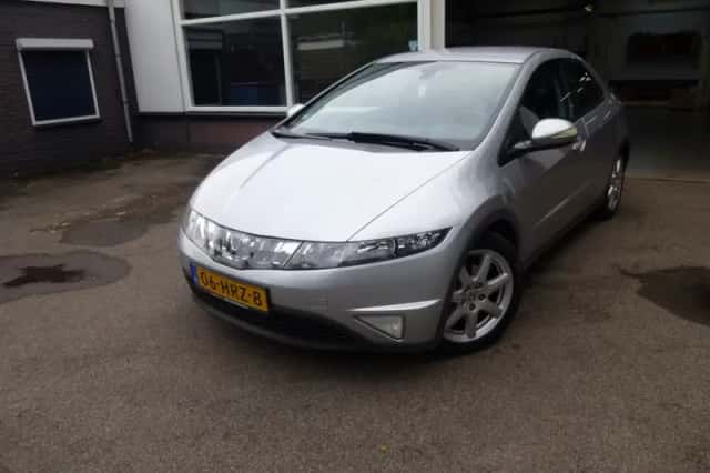 Honda Civic (2009) thumbnail 2