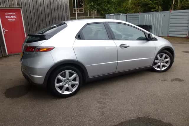 Honda Civic (2009) thumbnail 4