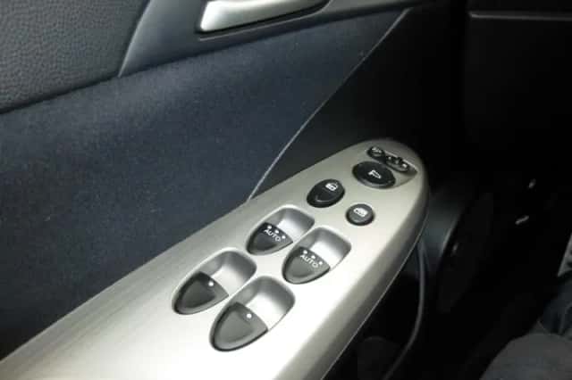 Honda Civic (2009) thumbnail 3