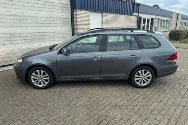 Volkswagen Golf (2011) thumbnail 2
