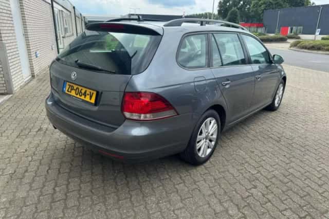 Volkswagen Golf (2011) thumbnail 6