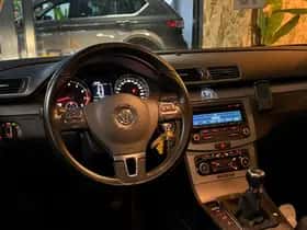 Volkswagen Passat (2011) thumbnail 3