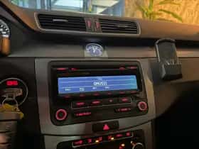 Volkswagen Passat (2011) thumbnail 25