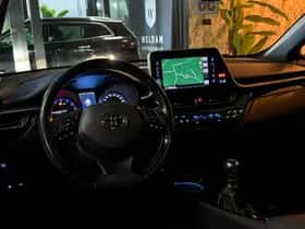 Toyota C-HR (2018) thumbnail 3