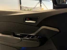 Toyota C-HR thumbnail 24
