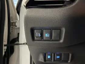 Toyota C-HR (2018) thumbnail 26