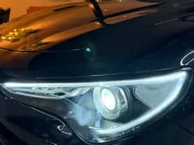 Alfa Romeo Stelvio (2017) thumbnail 14
