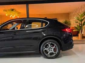Alfa Romeo Stelvio (2017) thumbnail 17