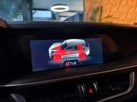Alfa Romeo Stelvio (2017) thumbnail 43