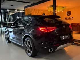 Alfa Romeo Stelvio (2017) thumbnail 7