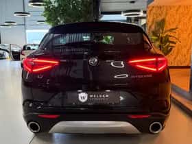 Alfa Romeo Stelvio (2017) thumbnail 9