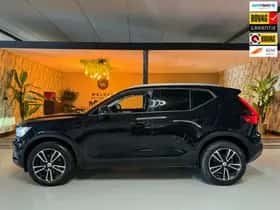 Volvo XC40 thumbnail 2