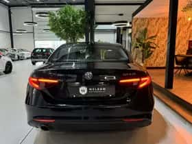 Alfa Romeo Giulia thumbnail 7