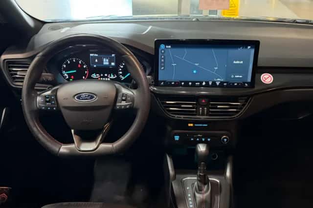 Ford Focus (2023) thumbnail 3