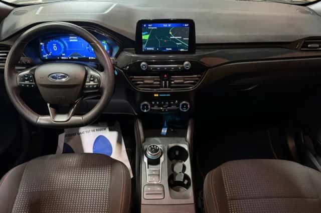Ford Kuga (2023) thumbnail 3