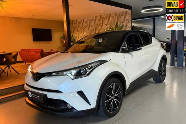 Toyota C-HR (2018) thumbnail 2
