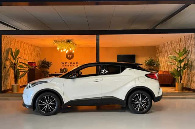 Toyota C-HR (2018) thumbnail 6
