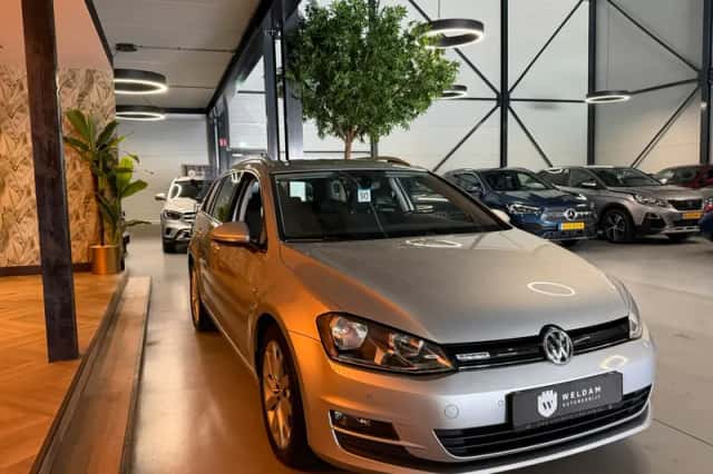 Volkswagen Golf (2017) thumbnail 3