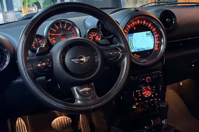 MINI Countryman (2015) thumbnail 3